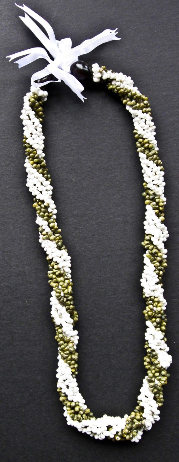 Green and White Mongo Shell Lei